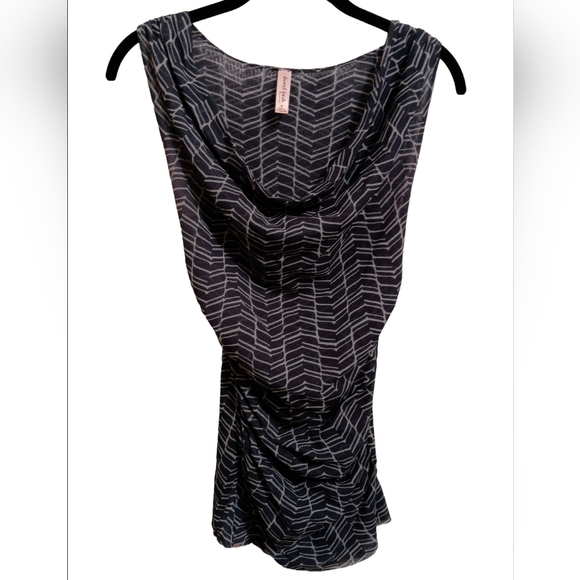 Sweet Pea Black and White Chevron Top - Picture 4 of 6